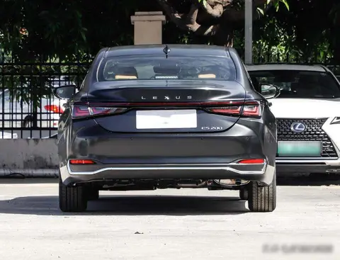 雷克萨斯降价了，日系豪华真能靠价格翻身？