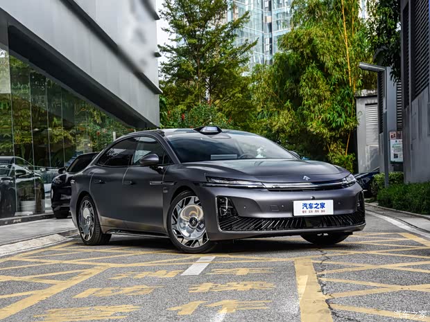 华为乾坤智驾/三电机等 共推4款车型配置 昊铂A800开启盲订选配